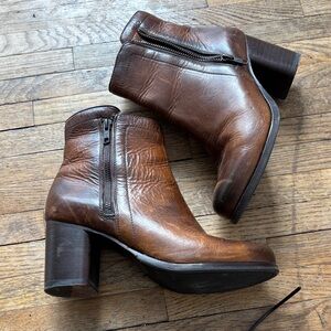 Frye Chestnut Distressed Leather Ankle Booties Addie Barely Worn